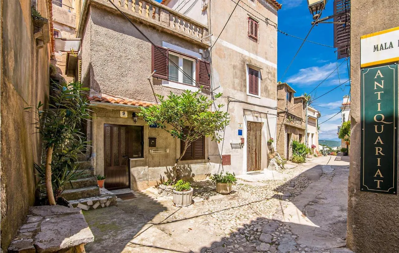 Beautiful Apartment In Vrbnik With Wifi