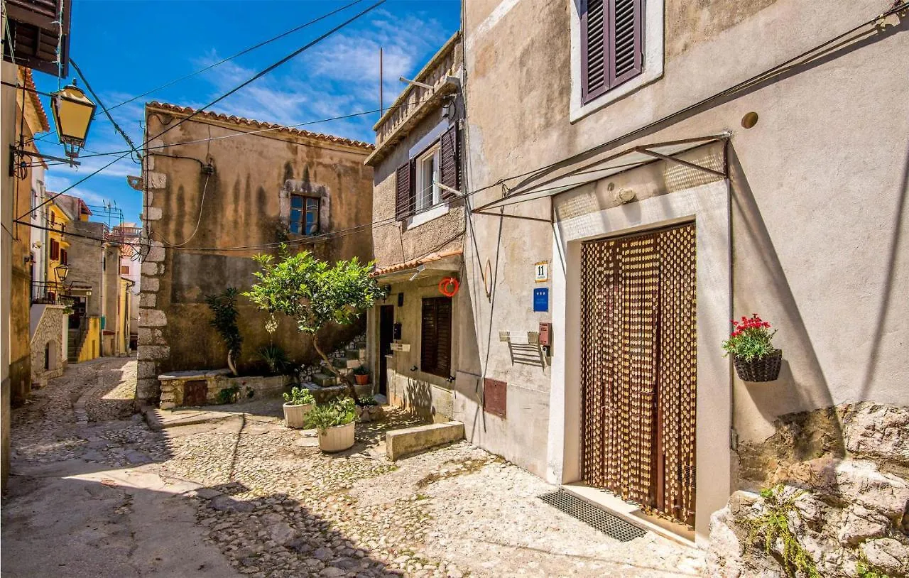 Beautiful Apartment In Vrbnik With Wifi Hırvatistan