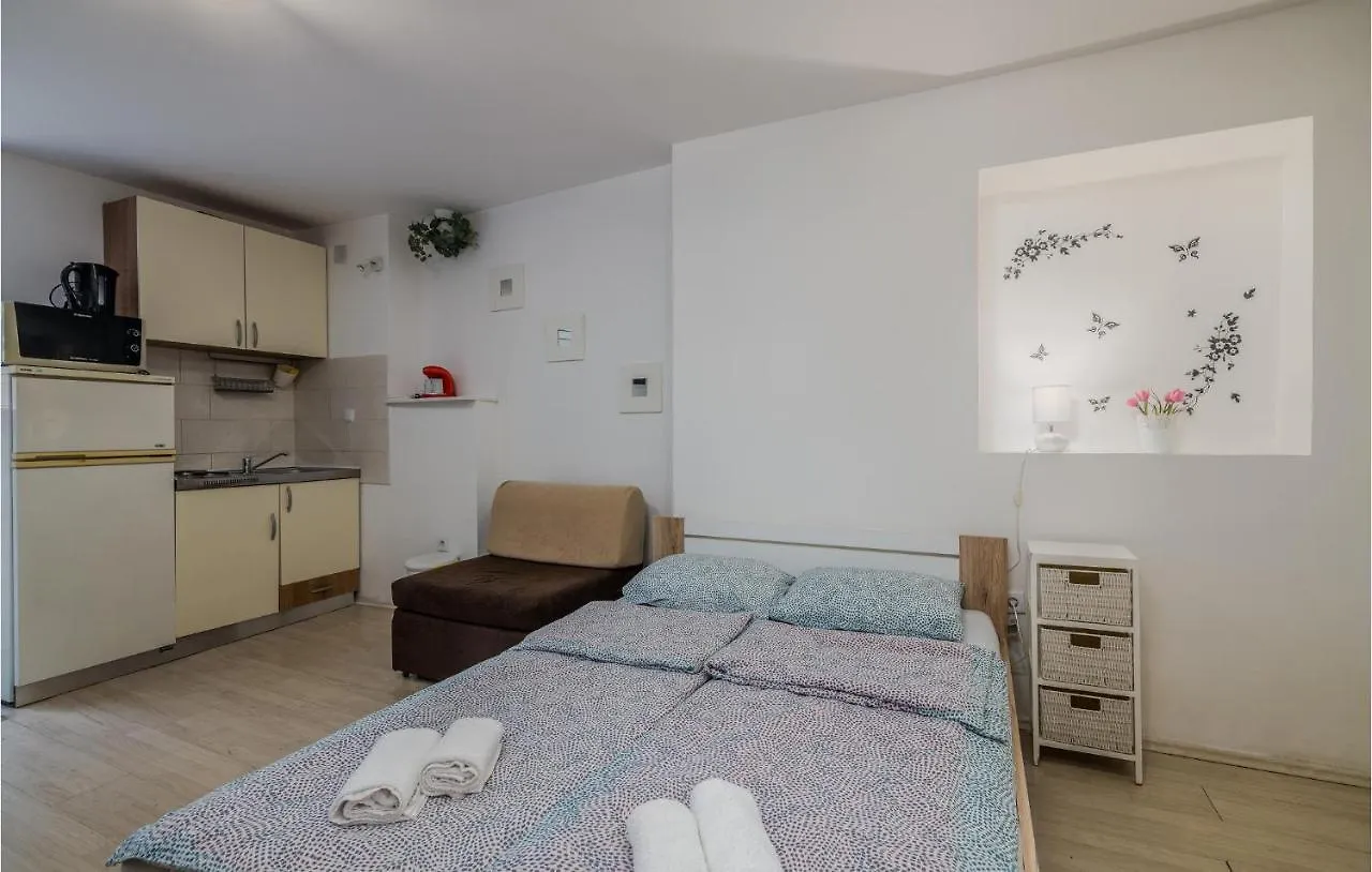 Beautiful Apartment In Vrbnik With Wifi 0*,